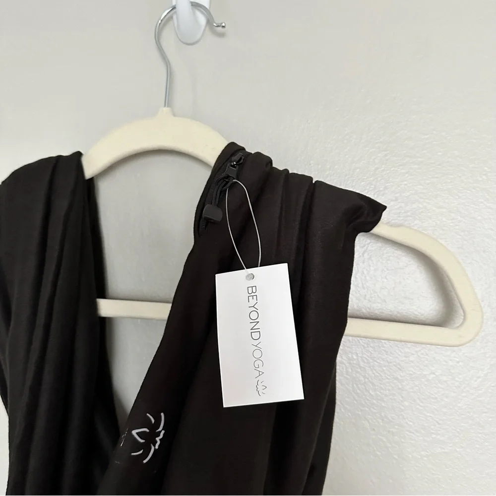 NWT Beyond Yoga Pocket Infinity Scarf